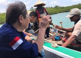 Bertemu Orang Suku Laut. Sumber gambar: dokumen pribadi.