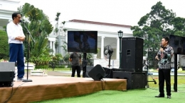 Presiden Jokowi dan Adamas Belva dalam satu dialog di Istana Bogor (kumparan.com).