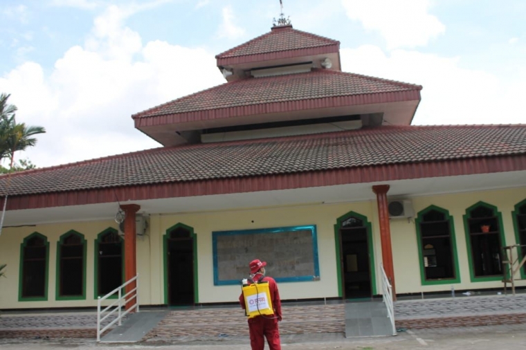 Penyemprotan Disinfektan Tim PPPA Daarul Qur'an (dok.nahar)