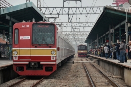 Kereta Commuterline (sumber : mediaindonesia.com)