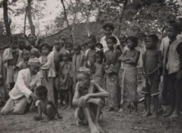 Kondisi masyarakat Indonesia saat krisis ekonomi 1930-an. (Sumber: khwanulfalah.blogspot.com)