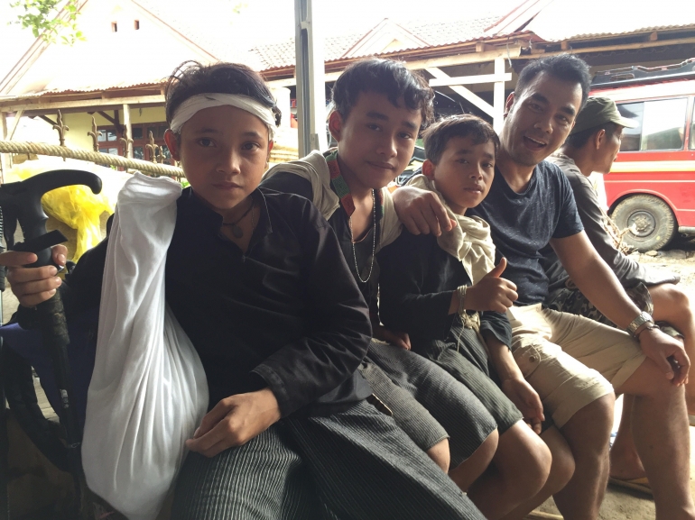 saya bersama anak-anak suku baduy