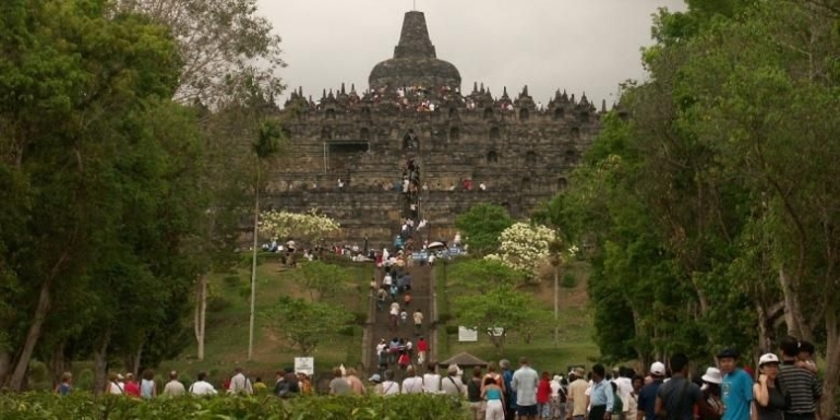 Candi Borobudur (KOMPAS.COM/AMIR SODIKIN)  