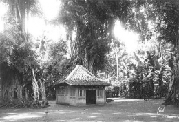 Bangunan yang melindungi Watu Gilang, tahun 1925| pinterest.com/Uploaded by Oud Indie 