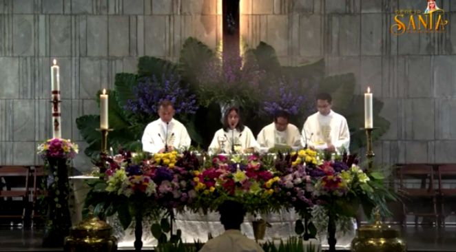 Misa Malam Paskah 11 April 2020 disiarkan secara online dari Gereja SPMR Blok Q Jakarta Selatan (Tangkapan Layar oleh FT)