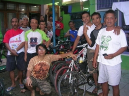 Anggota komunitas sepeda PSM ketika tiba di Pangandaran. (foto: dok. pribadi)