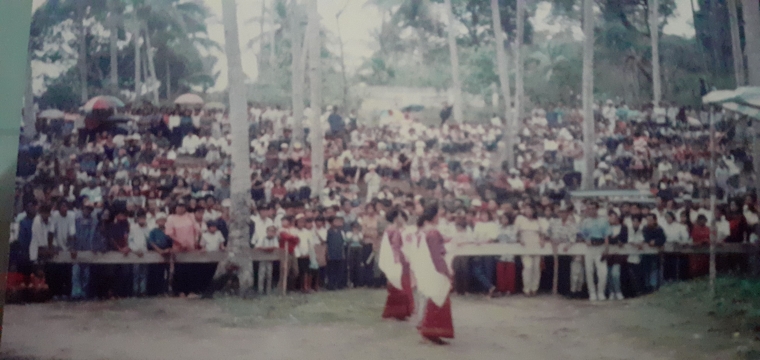 Tari-tarian di gelar dalam adat Perang Ketupat (dokpri)