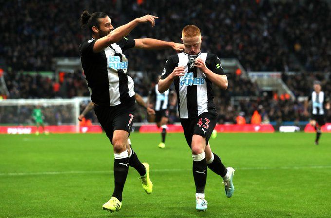 Newcastle siap merayakan diri sebagai klub kaya baru di Premier League. | Gambar: Ian MacNicol/Getty Images
