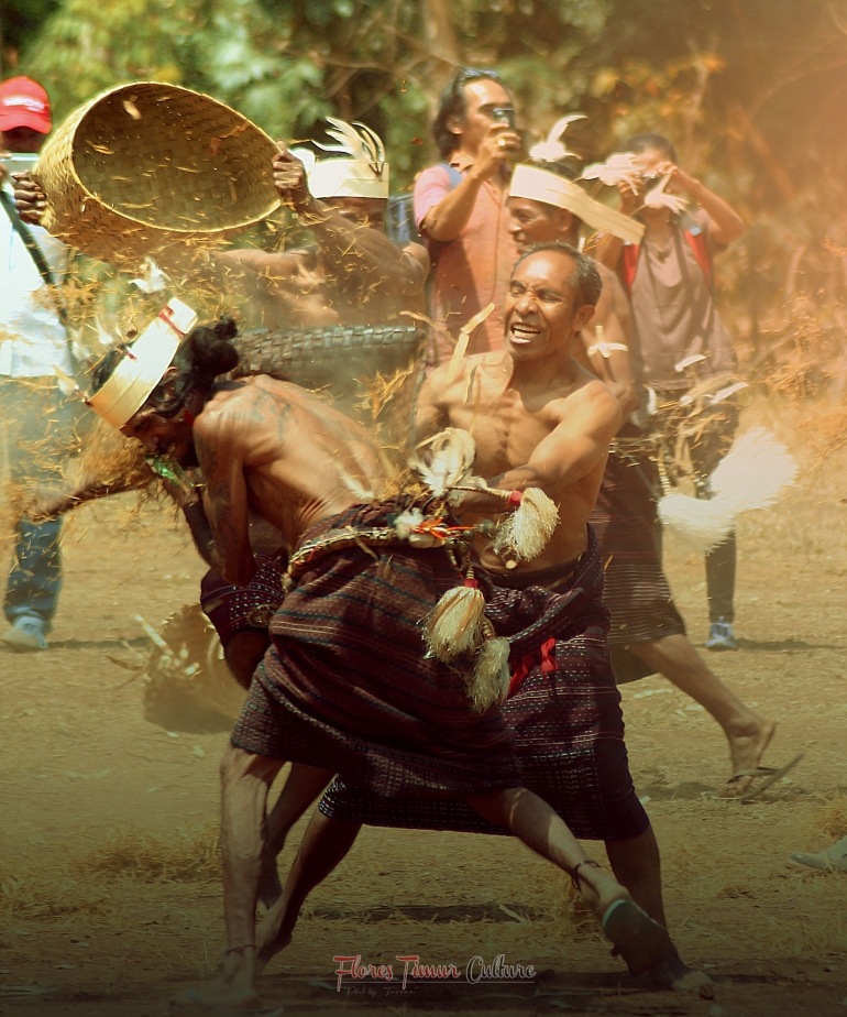 Pesona Budaya Flores Timur, Provinsi Nusa Tenggara Timur. (Foto/Tarwan Stanislaus)