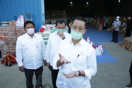 Mensos sidak kesiapan distribusi sembako Bantuan Presiden di Jakarta Utara (Dok. OHH Linjamsos) 
