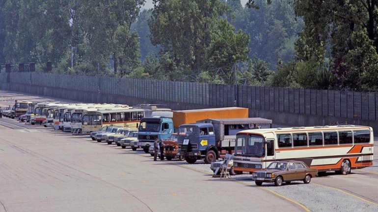 Passenger cars dan Commercial Vehicles Mercedes-Benz di era 1970-an