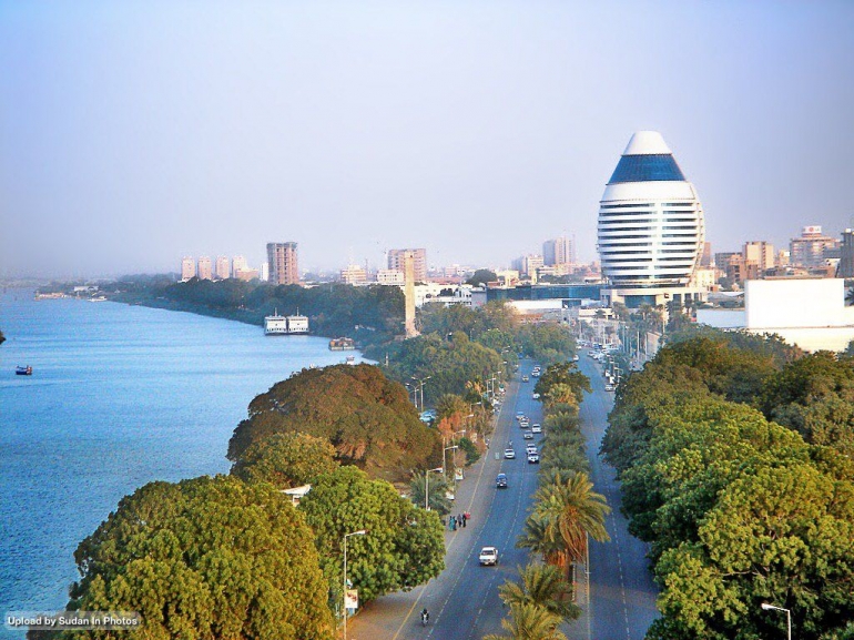arabitrend.com | Kota Khartoum dengan latar Sungai Nile dan Hotel Corintia
