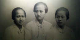 R.A Kartini dan kedua adiknya | sumber : merdeka.com