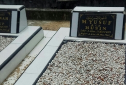 Makam kakek di TPU Sribulan Sungailiat (dokpri) 