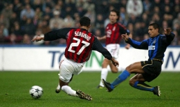 Serginho berhasil mencetak gol ke gawang Inter pada 23 November 2002 setelah menerima umpan Rivaldo dari tengah lapangan. (sumber foto: acmilan.com)