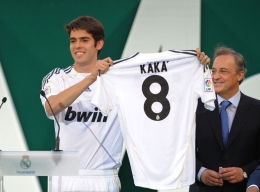 Ambisi Florentino Perez (belakang) membawa Kaka tertarik bergabung dengan Real Madrid pada 2009 (Denis Doyle/Getty Images via detik.com)