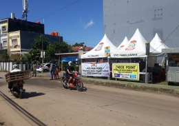 Posko Covid-19 pemeriksaan cek poin di pintu masuk Kota Makassar - Kab. Gowa saat uji coba hari ke3 PSBB di Kota Makassar