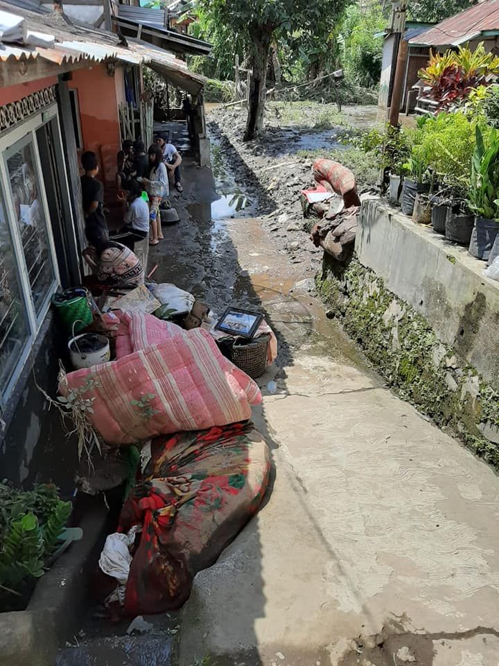 Ilustrasi Banjir bagi warga pagi 23/04/2020 di Curup. Kisah berbeda sehari sebelum RamadhanTahun ini. (Dokumentasi Akun Facebook. MDMC Rejang Lebong)