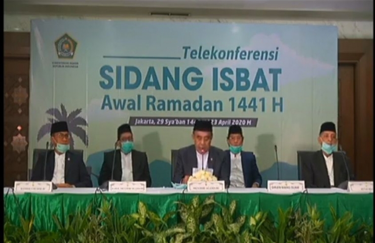 Ilustrasi: Menteri Agama Fachrul Razi didampingi Ketua Komisi VIII DPR-RI dan MUI dalam telekonferensi mengumumkan awal 1 Ramadan 2020 (23/4). Sumber: Tangkapan Video | KEMENAG RI
