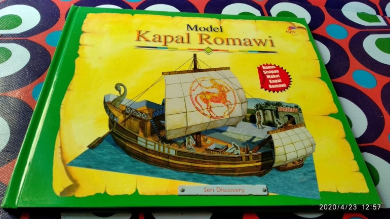 Salah satu buku terbitan BPK Gunung Mulia yang memperkenalkan model kapal Romawi | Dokumen Pribadi: Neno Anderias Salukh