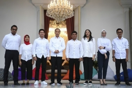 Staf Khusus Presiden RI ketika pertama kali baru diperkenalkan oleh Joko Widodo. (Foto: ANTARA FOTO/WAHYU PUTRO A)