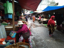 Salah satu sudut Pusat Pasar Kabanjahe yang menjual aneka sayuran (Dokpri)