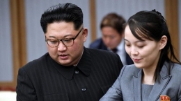 Kim Jong-un dan Kim Yo-jong: https://kumparan.com/kumparannews/mengenal-kim-yo-jong-calon-pemimpin-korut-jika-kim-jong-un-wafat-1tHLAj2CQEm 