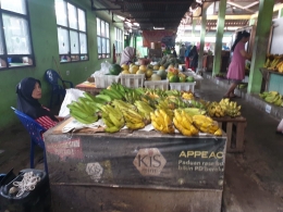 Pedagang di pasar tradisional sabar menunggu pembeli, Cebongan, Sleman, DIY | dokpri