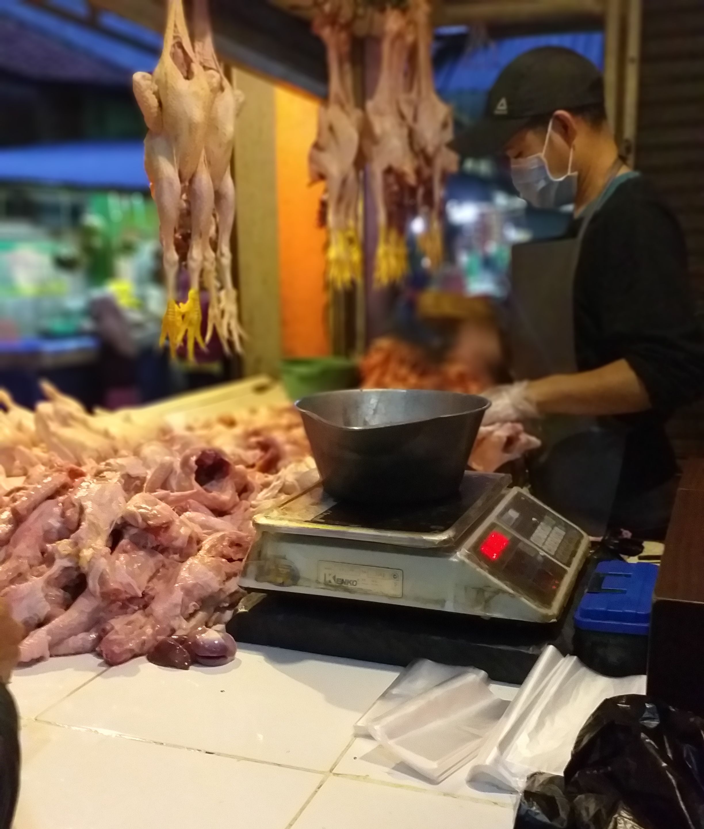 Harga ayam terjun bebas, lapak A Iyus. | dokpri