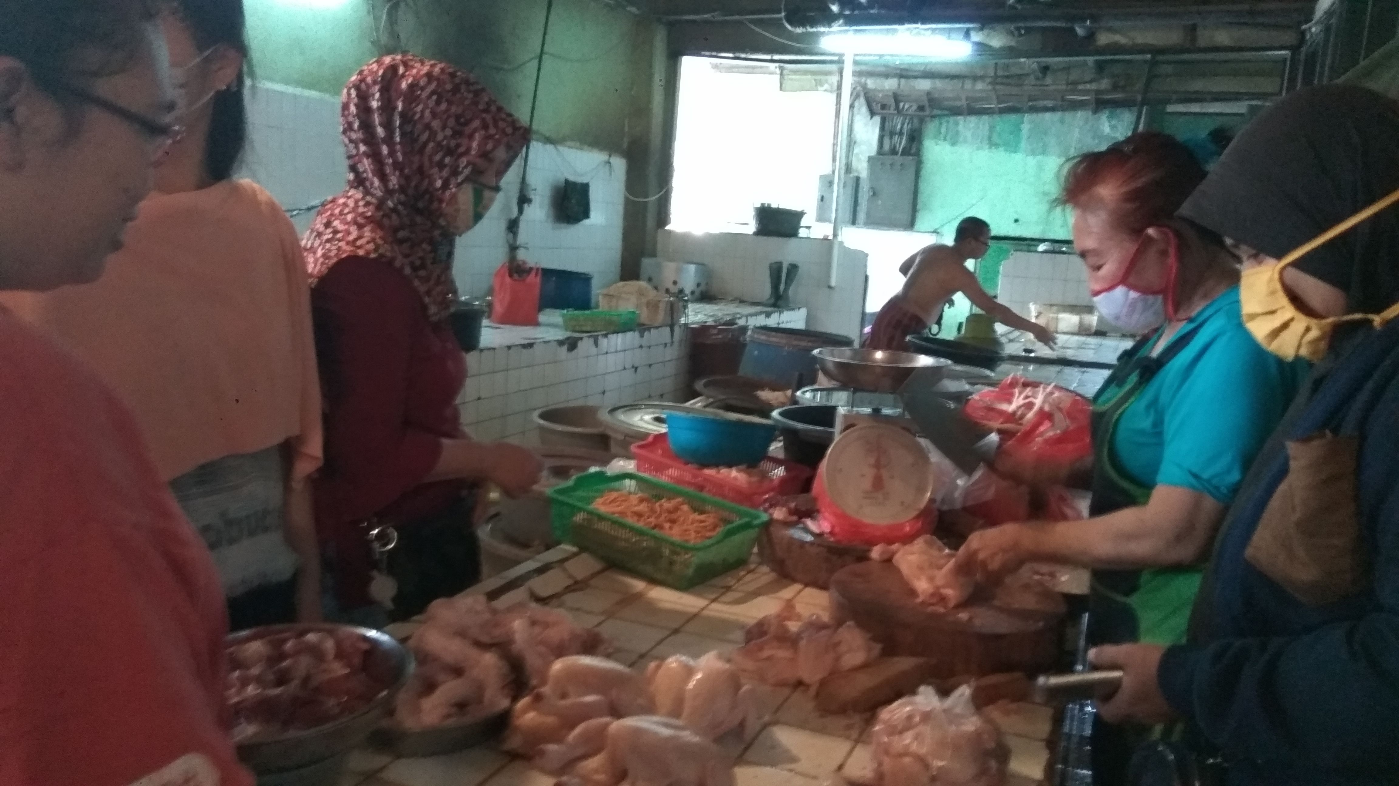 Ayam potong salah satu bahan pangan yang dicari saat ramadan (dok.rwindhu)