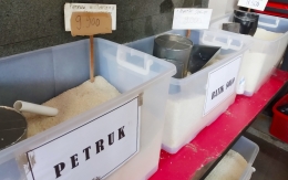 Dok.pri harga beras/liter di toko beras Babeh Sani pasar Deprok