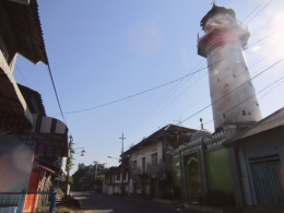 Masjid Menara Layur dari arah Jalan Kakap Semarang. - Dokumen Pribadi 