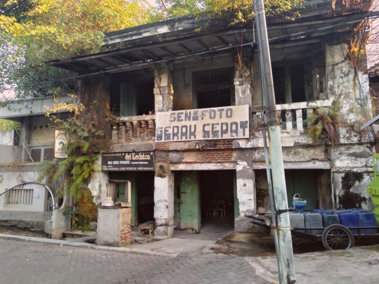 Sebuah rumah kono yang masih banyak berdiri di daerah Layur Semarang. Beberapa diantaranya mengalami penurunan tanah. Dokumen Pribadi