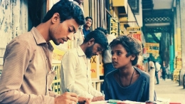 Akting Khan di awal karirnya di film Salaam Bombay 1987. (Foto: Sooni Taraporevala)
