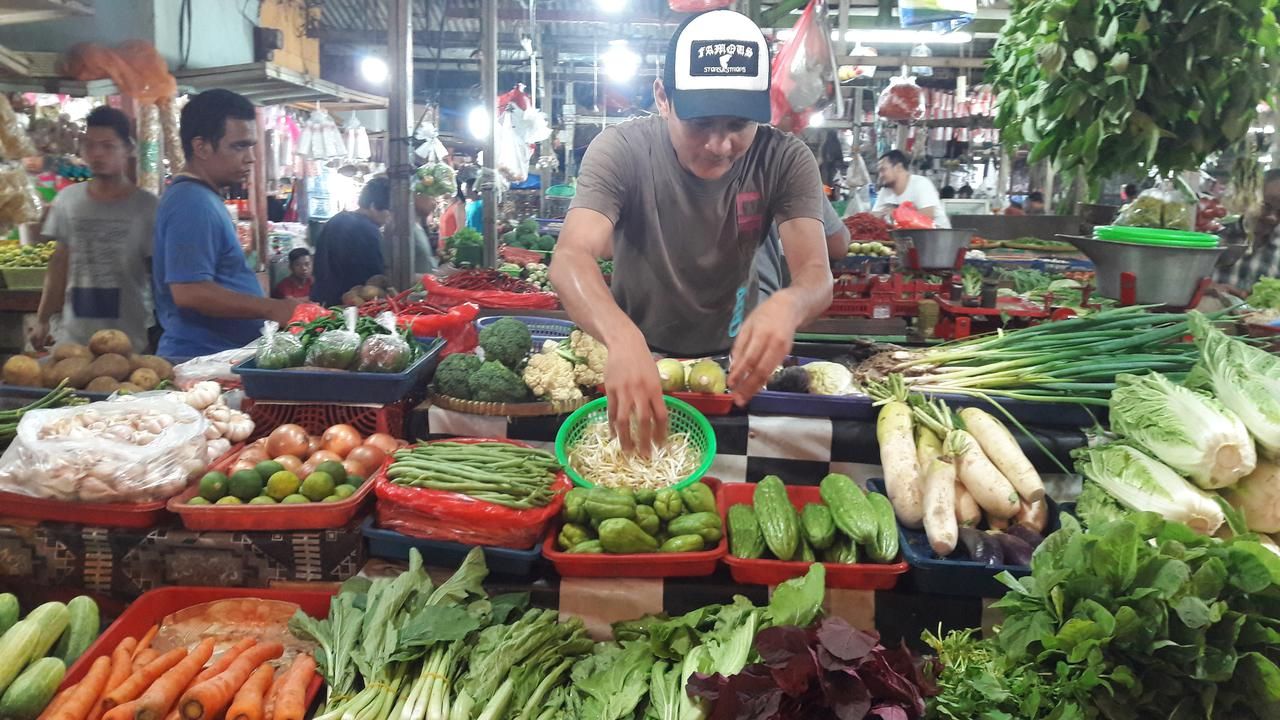 Pedagang sayur di Pasar Sumber Artha Bekasi (Liputan6).