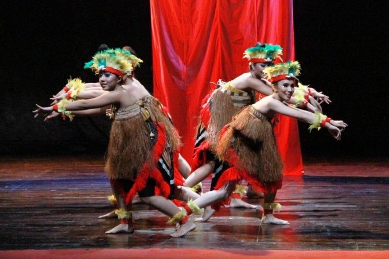 Bagaimana Sifat Gerakan Pada Tarian Yospan Hari Tari Dunia: Kenali Tari Tradisional Indonesia! Halaman 3 - Kompasiana.com