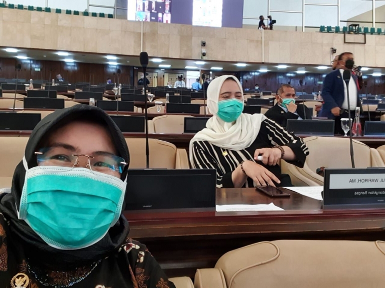 Siti Mukaromah (depan) Saat Rapur di Senayan|Dok Siti Mukaromah 
