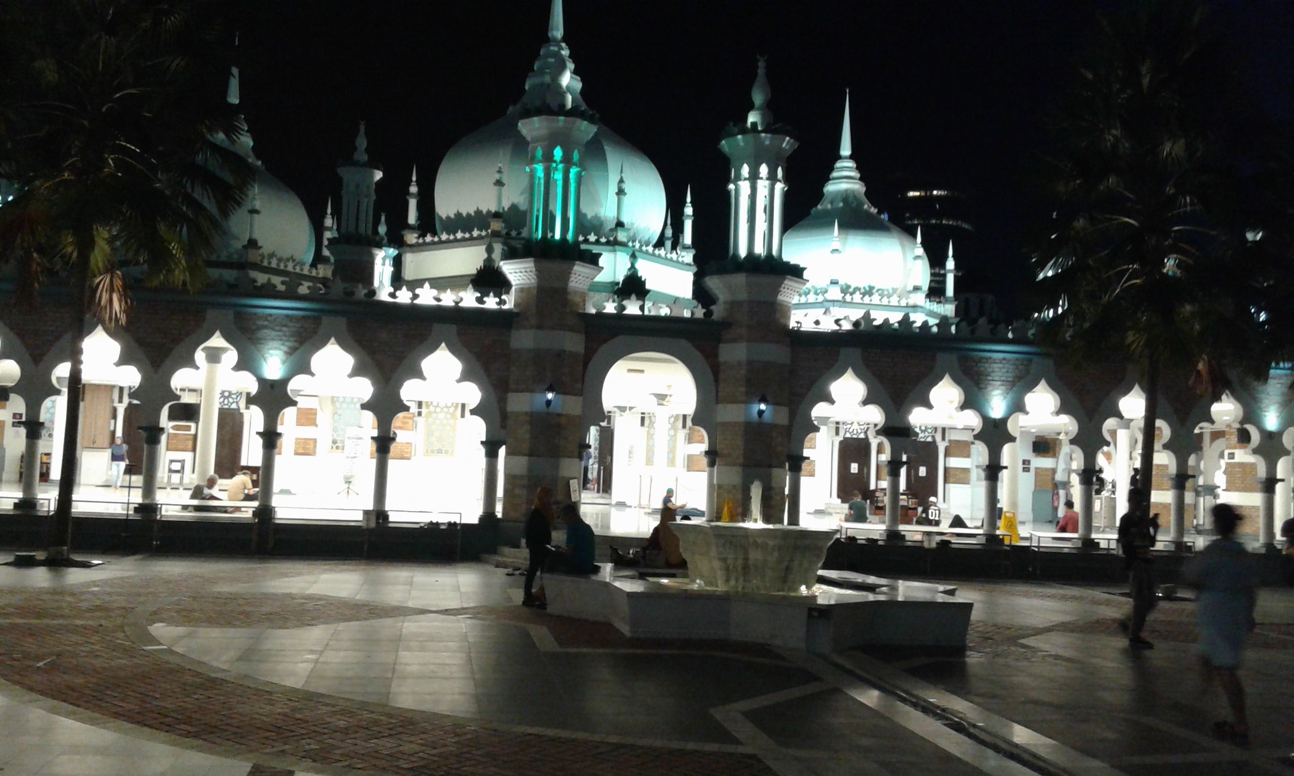 Air Mancur Di Samping Masjid Kuala Berlumur (Dok.Hamidi. Mei 2019)