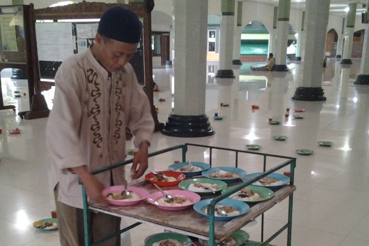 Salah satu sisi Masjid Agung Kendal. Kompas.com/Slamet Priyatin