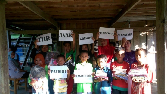 Anak-anak penerima manfaat gerakan #THRAnakKonawe