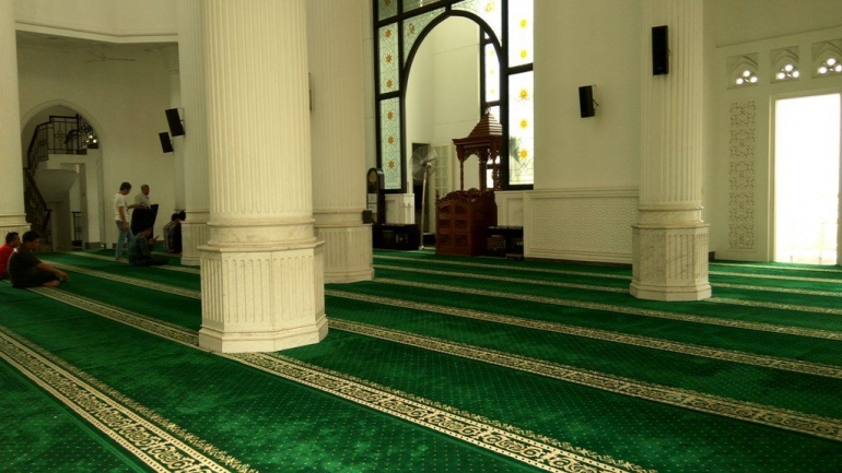 Bagian dalam masjid untuk salat (dok.windhu)