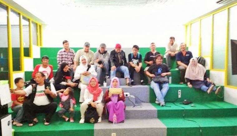 Daku yang mendapat bingkisan cantik karena datang awal waktu, yihii, hahah - dok. CLICKompasiana