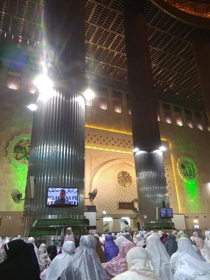 Dok.pri suasana shalat berjamaah saat ramadan di masjid Istiqlal tahun 2019