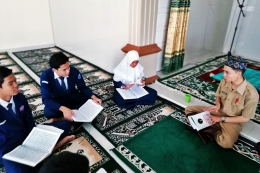 Kegiatan ekstrakulikuler Seni Baca Qur'an di masjid Baitul Muttaqin. Dok. Ozy V. Alandika