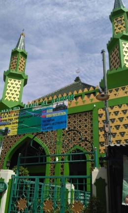 Menurut jejak sejarah, Masjid Jami Al Abror Sidoarjo ini berdiri pada masa Kerajaan Mataram di tahun 1678. Keberadaan masjid ini sangat erat kaitannya dengan kelahiran Kabupaten Sidoarjo.Foto : Hadi Santoso