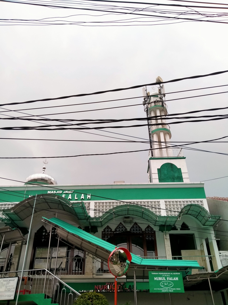Masjid Jami Nurul Falah Jl. Raya GOR Kalisari Pasar Rebo Jakarta Timur