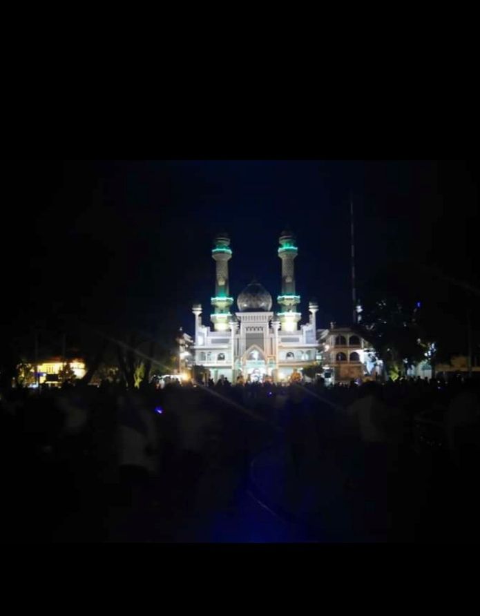 Masjid Jami' Malang pada malam hari. Foto dokpri.