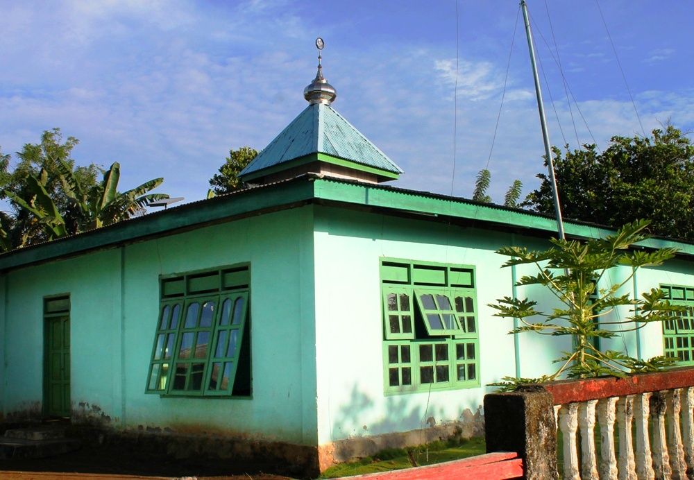 Menjadi tempat yang selalu terbuka bagi hamba Allah untuk beribadah (foto: widikurniawan)