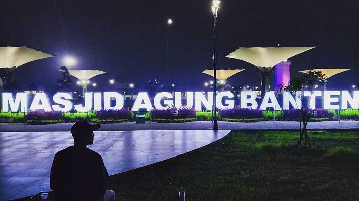 Nama Masjid Agung Banten berada di pintu masuk/ foto dokpri