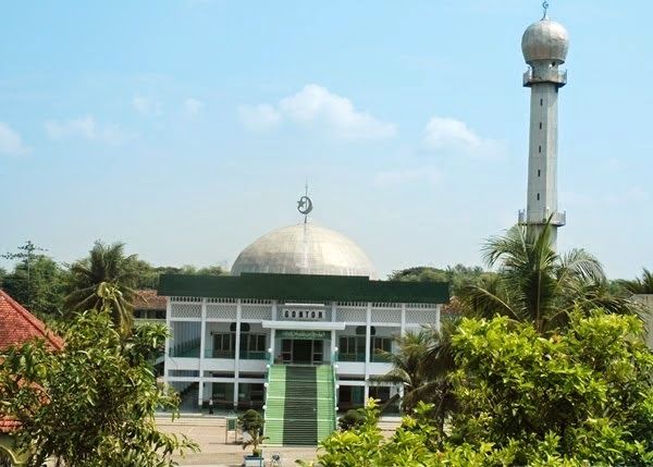 Masjid Jami' Pondok Modern Darussalam Gontor Sebelum Penggantian Kubah dan Menara Baru